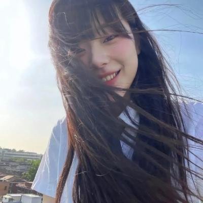 单车上的少女